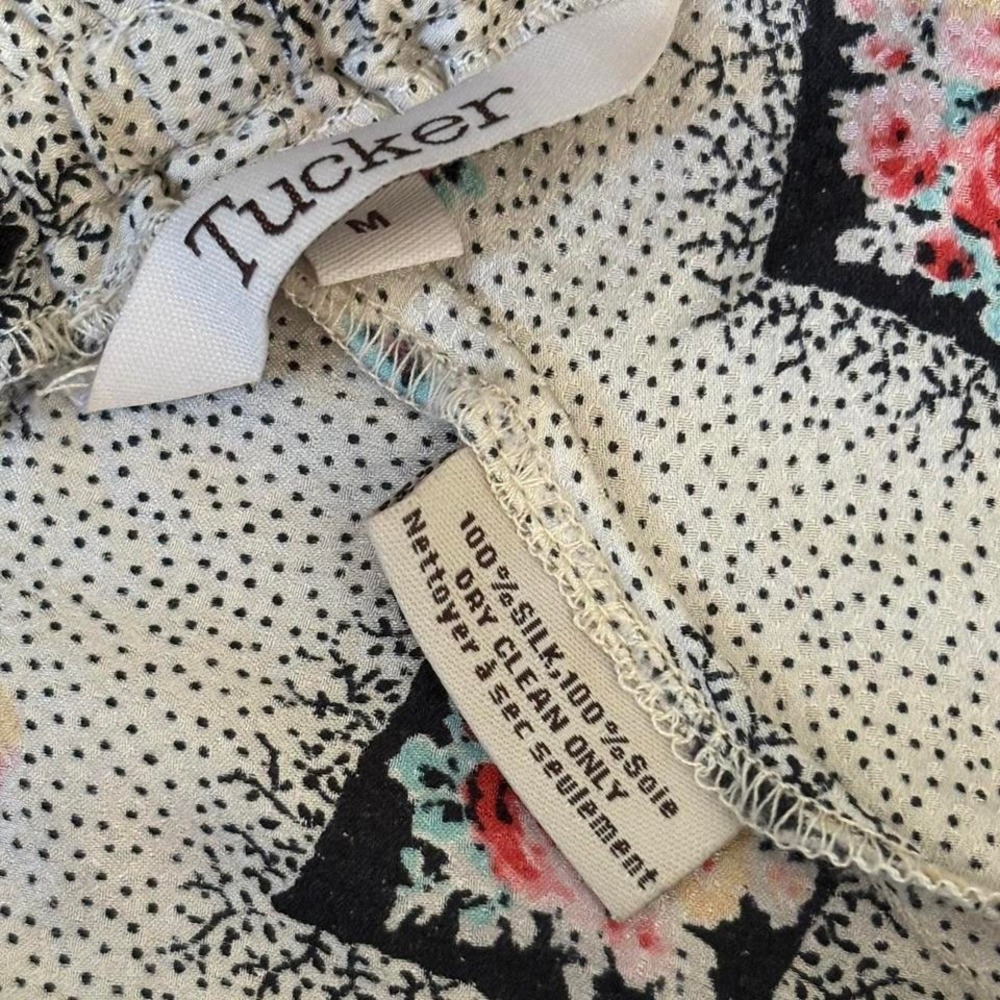 Tucker brand. 100% silk floral print maxi skirt with elastic waistband. - Picture 3 of 3